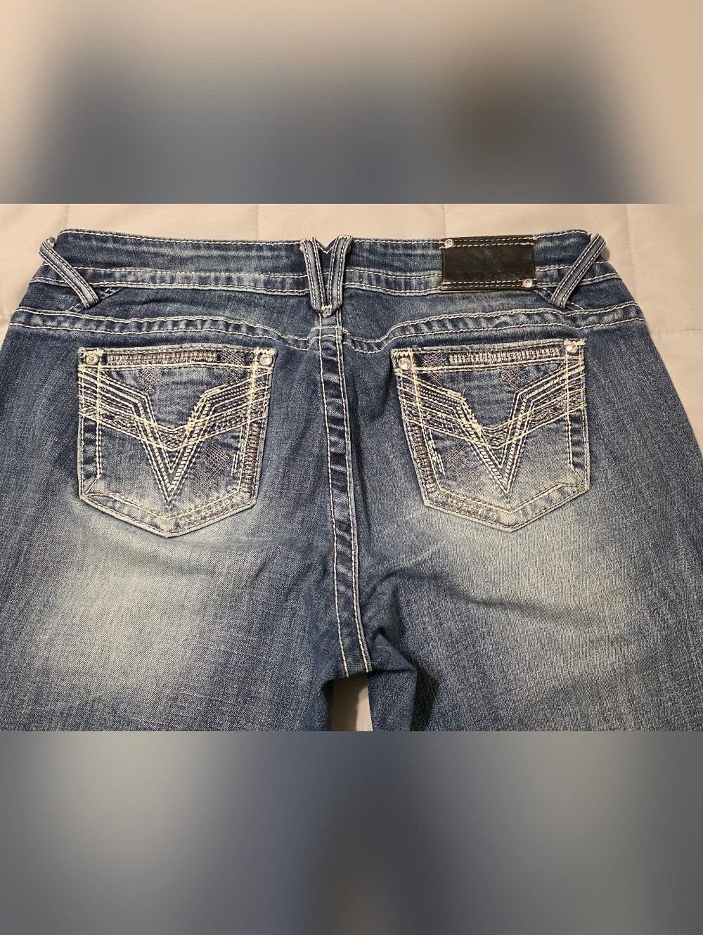 Distressed Blue Embroidered Back Pocket Vigoss The Chelsea Capri Jeans, Sz 15/16